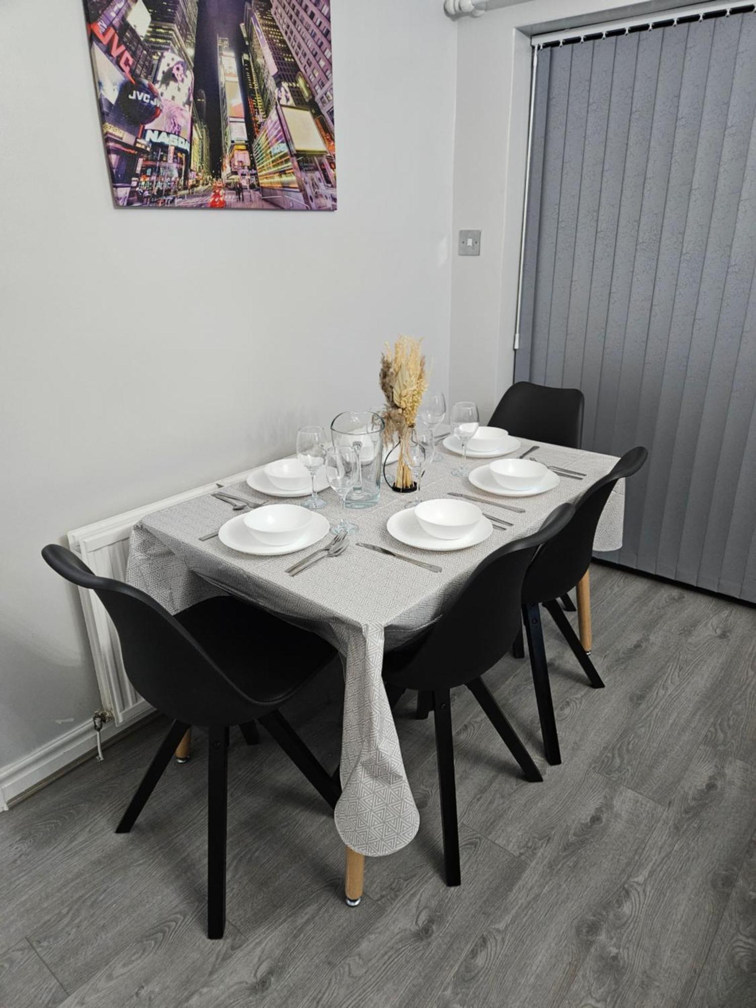 Lister Park Bradford 2Bed Detached Cottage House Parking Cinema Screen Games Room Bagian luar foto
