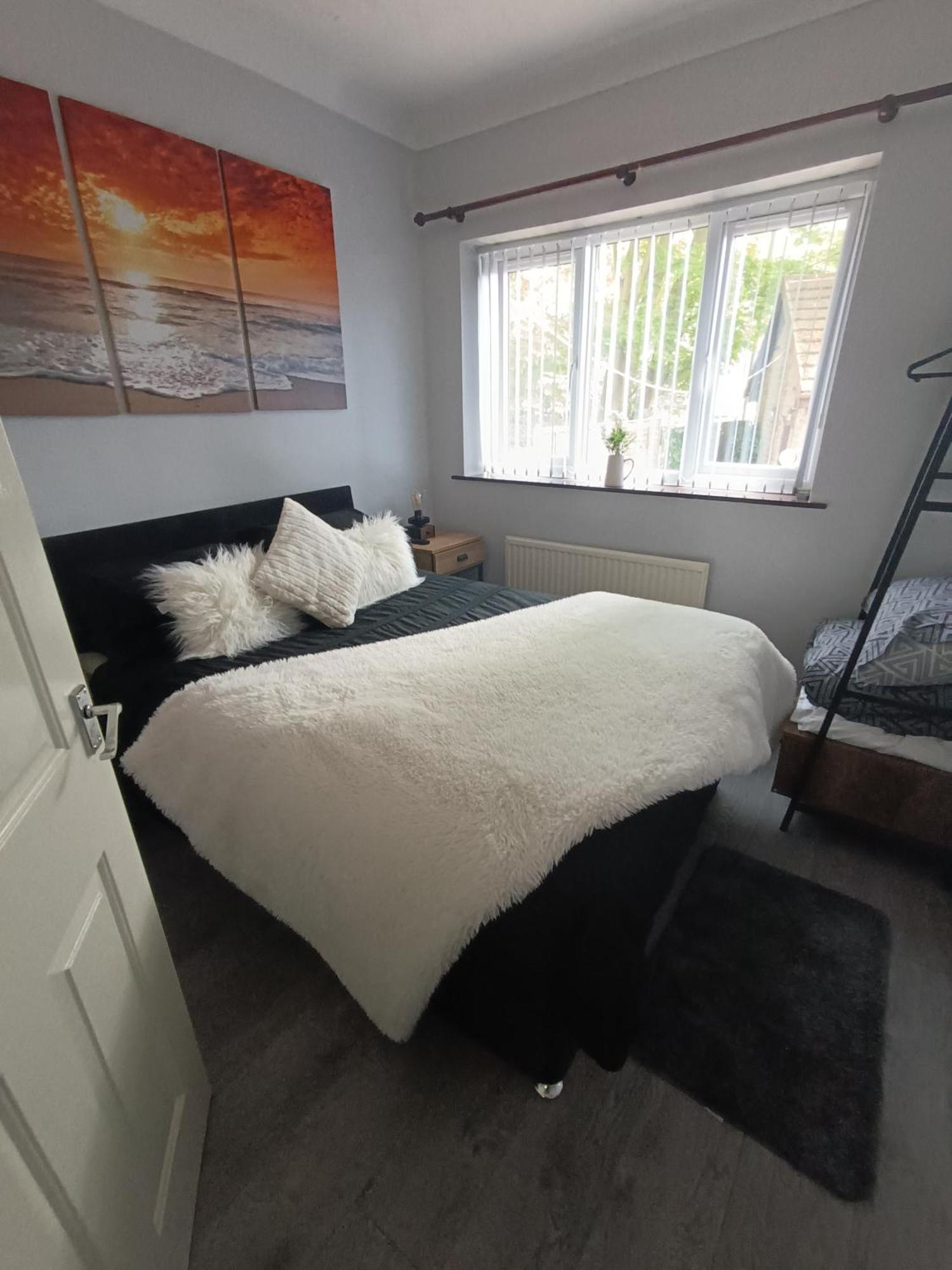 Lister Park Bradford 2Bed Detached Cottage House Parking Cinema Screen Games Room Bagian luar foto